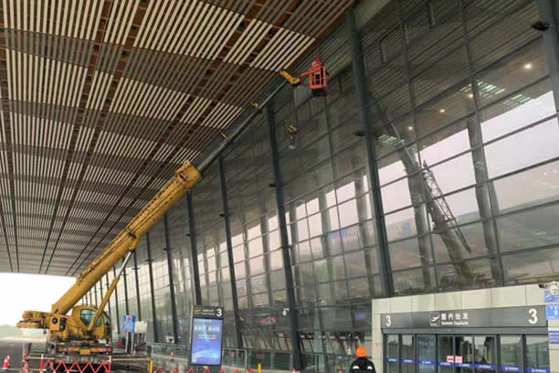 马尾玻璃幕墙维护和保养